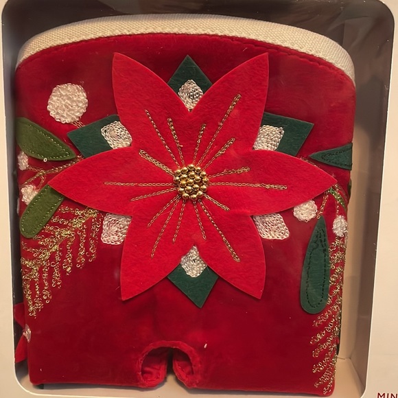 Hallmark Miniature Tree Topper and Skirt - Picture 2 of 6